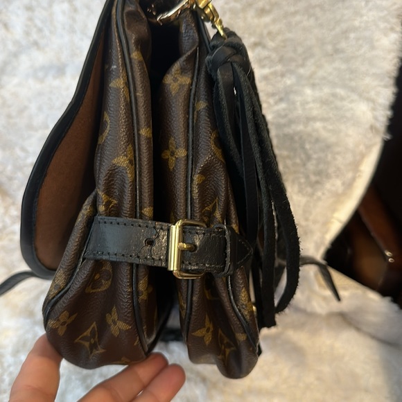 Authentic Louis Vuitton Monogram Saumur 30 - Picture 10 of 11